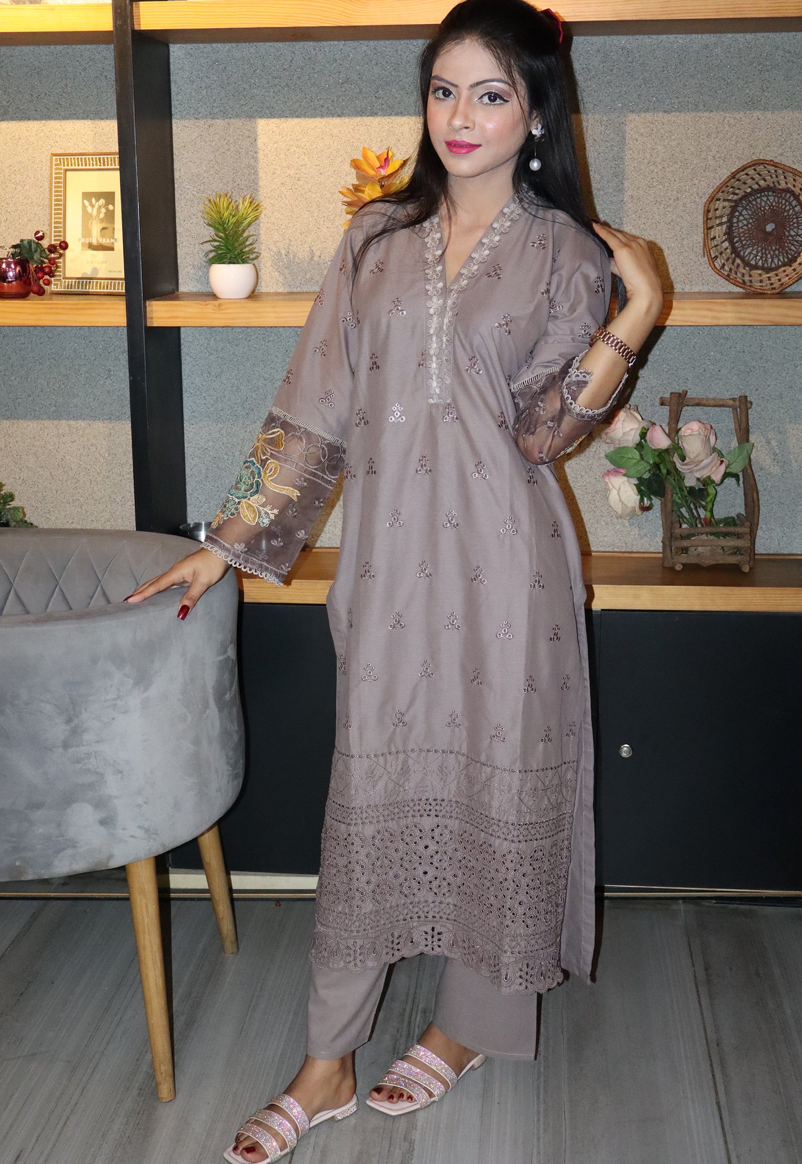 CHIKANKARI BROWN