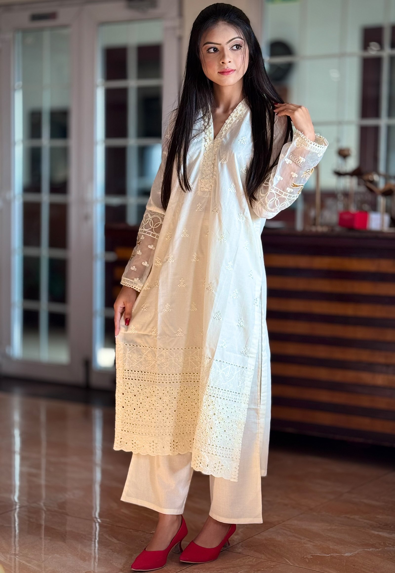 CHIKANKARI WHITE