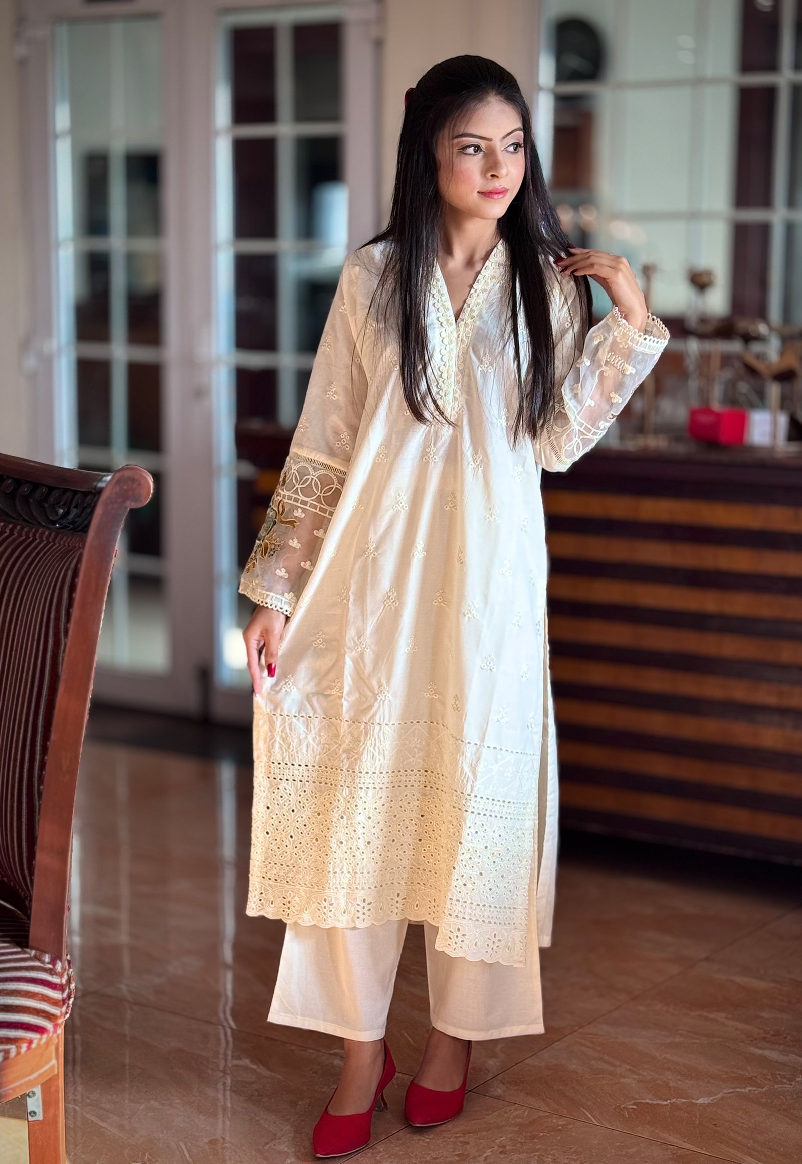 CHIKANKARI WHITE