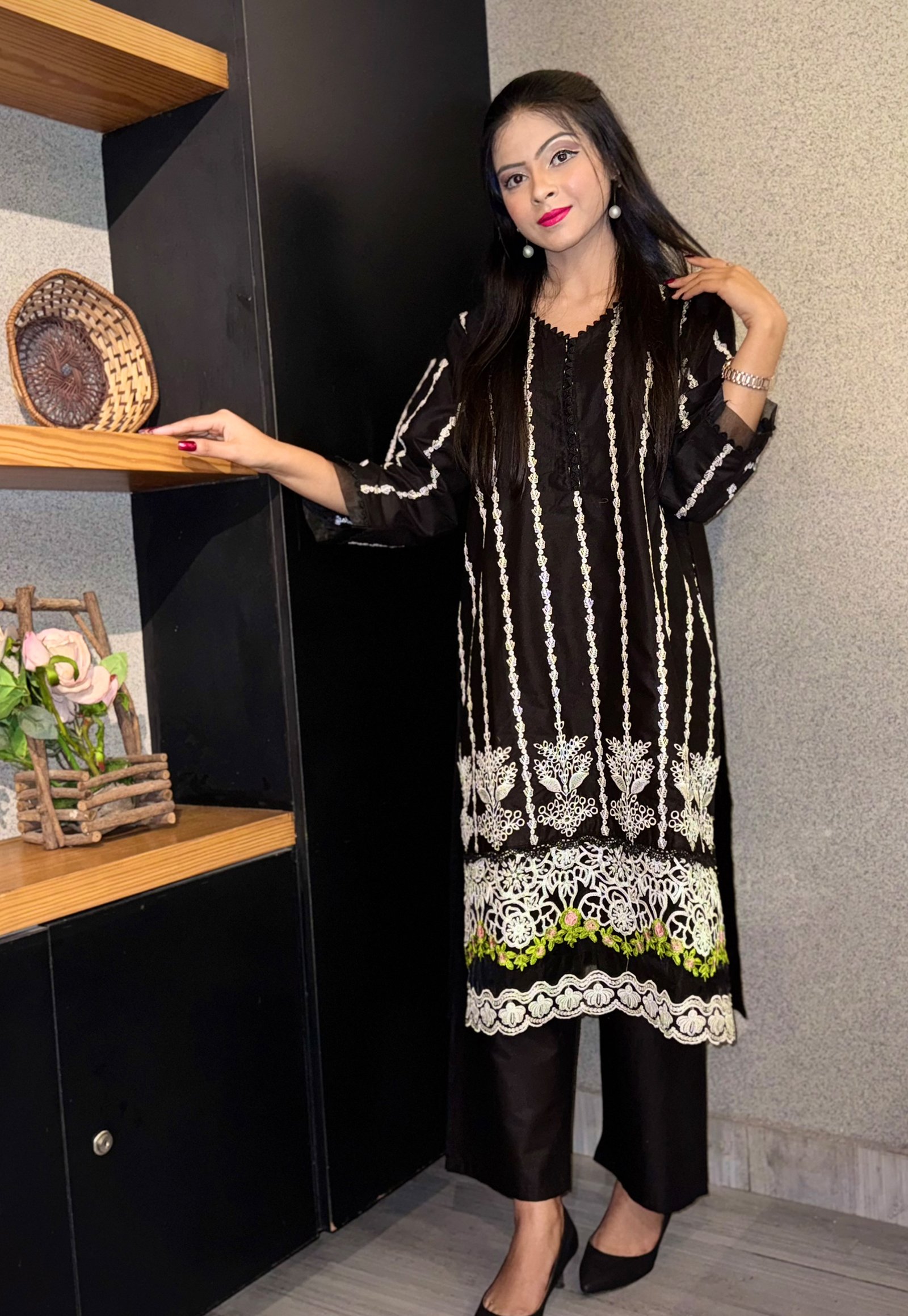LONG LACE SUIT BLACK