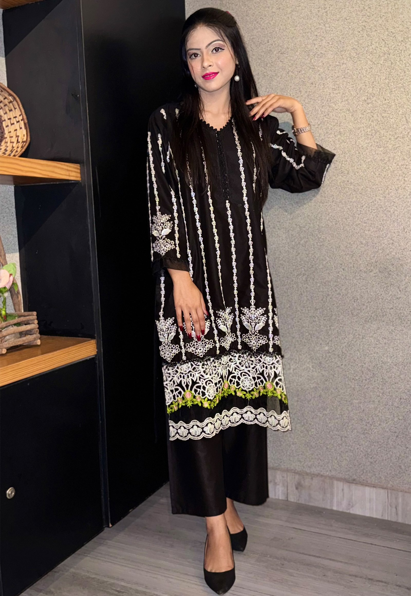 LONG LACE SUIT BLACK